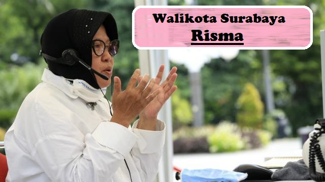 Walikota Surabaya Risma Sujud Depan Umum